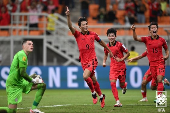 전반 중반 이후 동점골을 터뜨린 U-17축구대표팀 주장 김명준이 환호하고 있다. 사진 대한축구협회