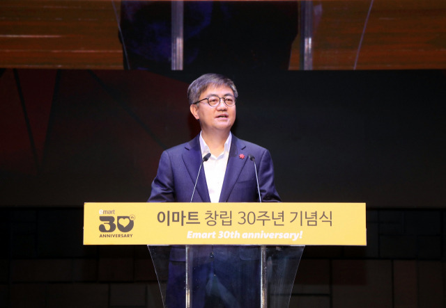 한채양 이마트 대표가 9일 서울 남산 신세계그룹 도심 연수원에서 열린 창립 30주년 기념식에서 향후 운영 방안을 밝히고 있다. 사진 제공=이마트