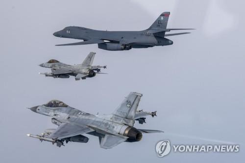 연합훈련에 참가한 B-1B 전략폭격기 [연합뉴스 자료사진]