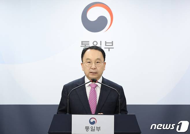 구병삼 통일부 대변인이 13일 오전 서울 종로구 세종대로 정부서울청사에서 열린 정례브리핑에서 북한 외무성의 유엔사 해체 주장 관련 질문에 답변하고 있다. 2023.11.13/뉴스1 ⓒ News1 김명섭 기자