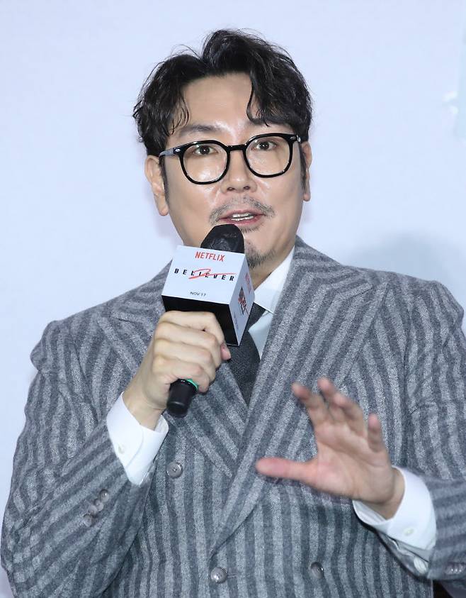 배우 조진웅이 14일 서울 용산구 CGV 용산아이파크몰에서 열린 넷플릭스 영화 ‘독전2‘(감독 백종열) 제작보고회에서 인사말을 하고 있다.(사진=뉴스1)