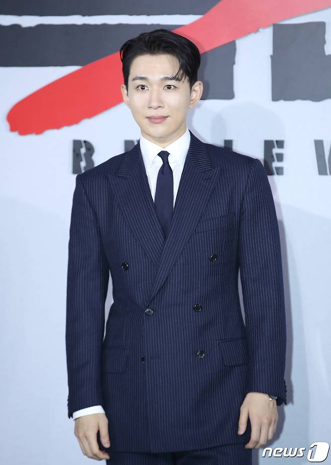 배우 오승훈이 14일 서울 용산구 CGV 용산아이파크몰에서 열린 넷플릭스 영화 '독전2‘(감독 백종열) 제작보고회에서 포즈를 취하고 있다. '독전2'는 용산역에서 벌인 지독한 혈투 이후, 여전히 이선생을 쫓는 원호(조진웅 분)와 사라진 락(오승훈 분), 다시 나타난 브라이언(차승원 분)과 사태 수습을 위해 중국에서 온 큰칼(한효주)의 독한 전쟁을 그린 범죄 액션 영화다. 2023.11.14/뉴스1 ⓒ News1 권현진 기자