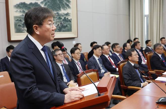 10일 국회 운영위원회 전체회의에 출석해 예산안 관련 보고하는 김대기 대통령 비서실장. 연합뉴스 제공