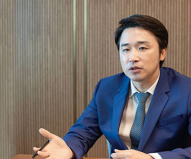 박정무 ATU파트너스 대표·기보스틸 부사장서울대 화학, 미국 MIT 슬로언경영대학원 MBA, 전 맥킨지 전략 컨설턴트, 전 CJ ENM 글로벌 사업팀, 전 OGN 글로벌 사업팀, 전 SBS 기자 사진 박상훈 조선일보 기자