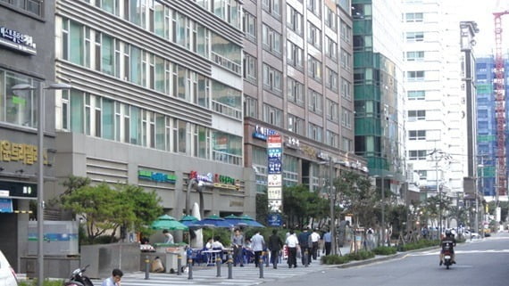 강남역 사거리 인근 오피스텔 사진=한경DB)