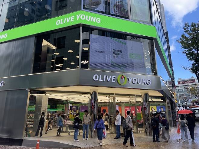 올리브영 명동타운점 풍경. (사진=최수진 기자)