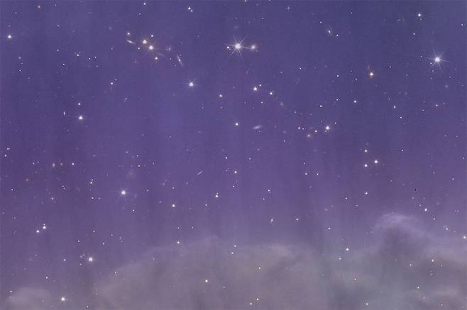 말머리 성운의 북쪽에 보이는 구름, 항성풍의 영향으로 밝게 빛나고 있다. ESA/Euclid/Euclid Consortium/NASA, image processing by J.-C. Cuillandre (CEA Paris-Saclay), G. Anselmi, CC BY-SA 3.0 IGO