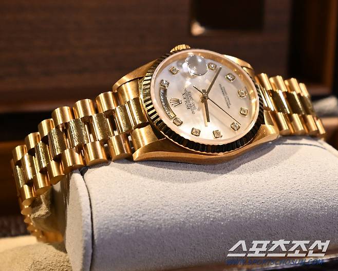 13일 잠실구장에서 열린 LG와 KT의 한국시리즈 5차전. 시리즈 MVP에게 주어지는 롤렉스 시계. 잠실=박재만 기자 pjm@sportschosun.com/2023.11.13/