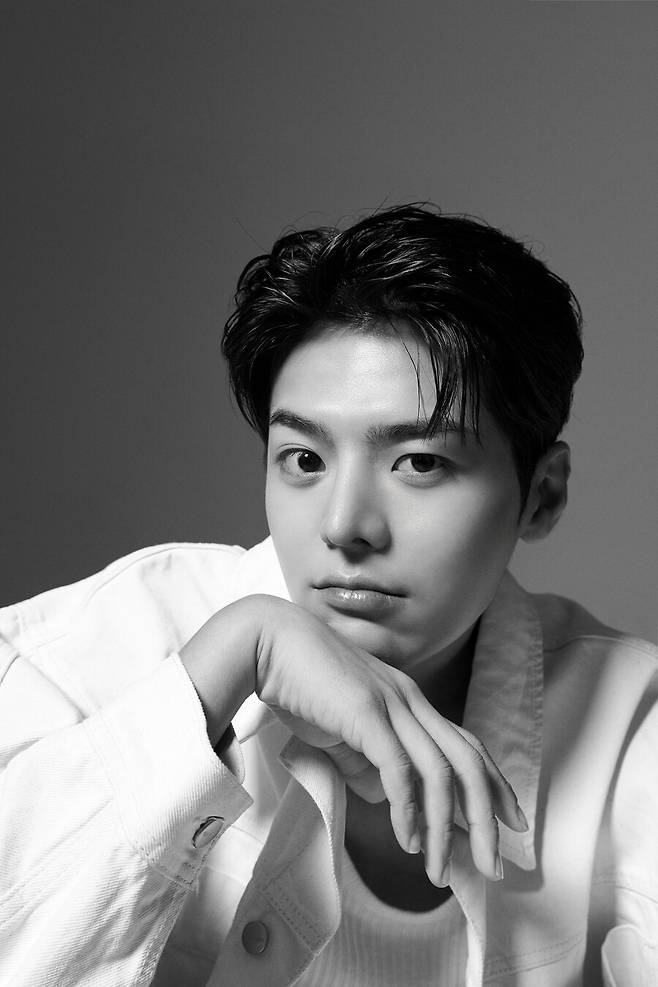 ▲ 반짝이는 워터멜론 려운. 제공| 럭키컴퍼니