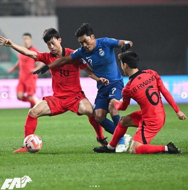 16일 오후 8시 서울월드컵경기장에서 열린 한국과 '2026 국제축구연맹(FIFA) 북중미 월드컵' 아시아 지역 2차 예선 C조 1차전 싱가포르와 한국 경기. 싱가포르 송의영이 경기하는 모습. 사진┃싱가포르축구협회