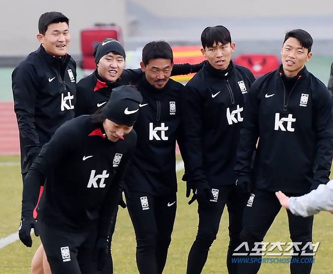 김민재가 받쳐주고 이강인, 황희찬이 뚫는다