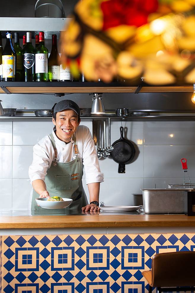 대관령이 보이는 강릉 구정면 여천리에 '오엘이프(5L2F)를 연 이승규 셰프. /이신영 영상미디어 기자