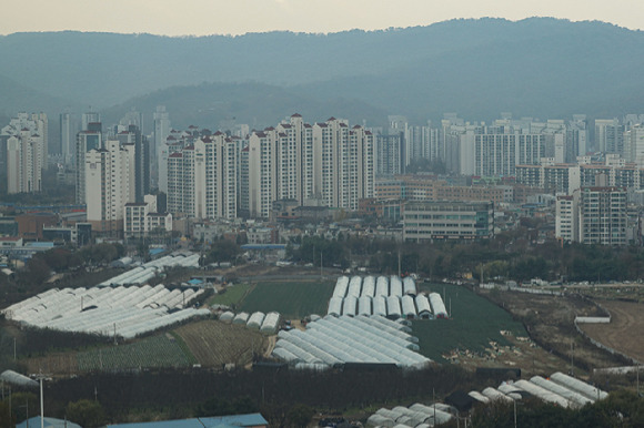 15일 오후 경기 구리타워에서 바라본 구리토평지구.  [사진=뉴시스]