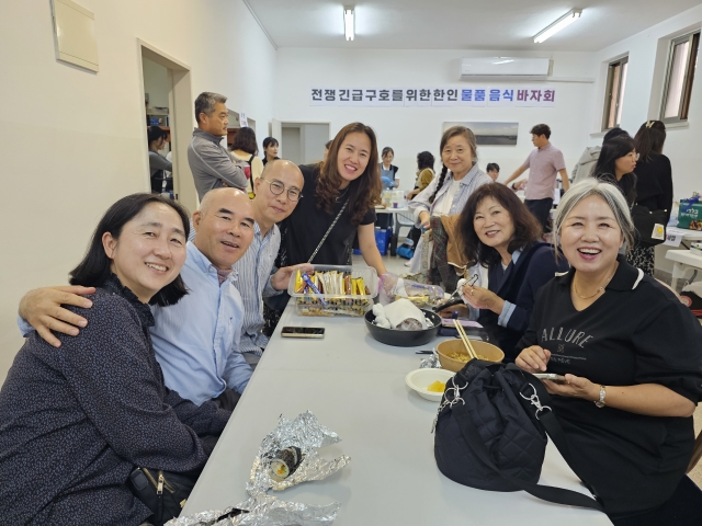 이스라엘 한인 목회자와 가족이 15일(현지시각) 동예루살렘 나사렛교회에서 이스라엘과 한반도의 평화를 위해 기도하고 바자회를 진행했다. 이스라엘한인교회협의회 제공