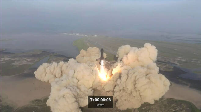 지난 4월 20일(현지시간) 스타십 첫 시험비행 발사 모습
