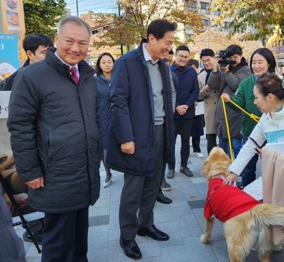 지난 13일 ‘서울동물복지지원센터 동대문’ 개소식에 참석한 이병윤 의원