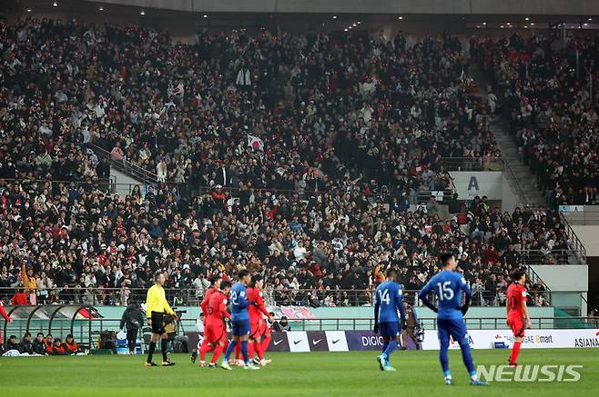 SON 감차→이강인 원더골→황소 헤더골, '삼대장' 골 푹죽 터졌다! 클린스만호, 싱가포르 5-0 대파 '월드컵 2차 예선' 첫 승리! [상암 현장리뷰]