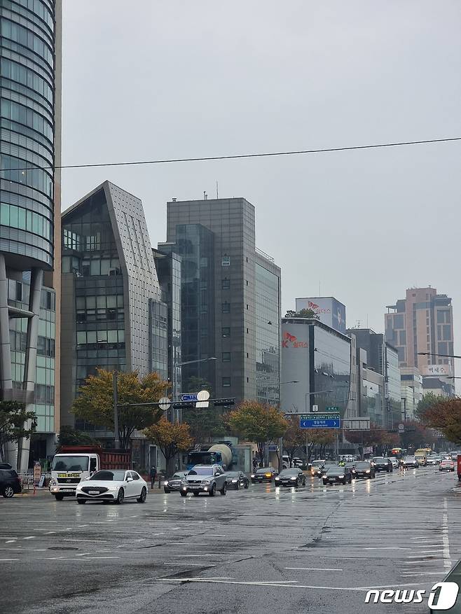 서울 강남구 삼성동 일대 빌딩이 나란히 서있는 모습. 2023.11.16/뉴스1 ⓒ News1 박기현 기자