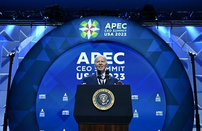 조 바이든 미국 대통령이 미국 샌프란시스코에서 열린 APEC CEO 서밋에서 연설하고 있다. /AFP