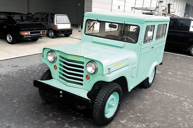 1950년대 중반 등장한 시밡택시에는 갓등이 없다. 연합뉴스