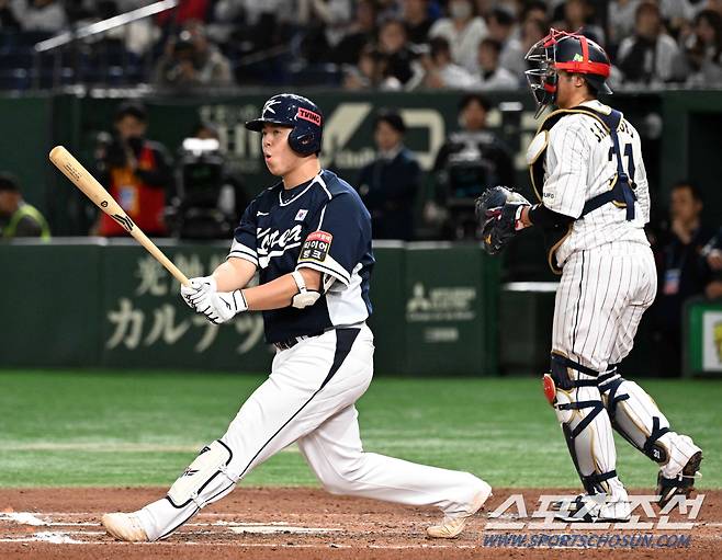 17일 일본 도쿄돔에서 열린 2023 아시아 프로야구 챔피언십(APBC) 한국과 일본의 경기. 6회초 2사 한국 노시환이 일본 스미다 치히로의 구위에 놀라고 있다. 도쿄(일본)=박재만 기자pjm@sportschosun.com/2023.11.17/