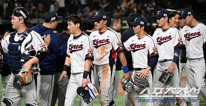 18일 일본 도쿄돔에서 열린 2023 아시아 프로야구 챔피언십(APBC) 한국과 대만의 경기. 경기에서 승리한 한국 선수들이 기뻐하고 있다. 도쿄(일본)=박재만 기자pjm@sportschosun.com/2023.11.18/