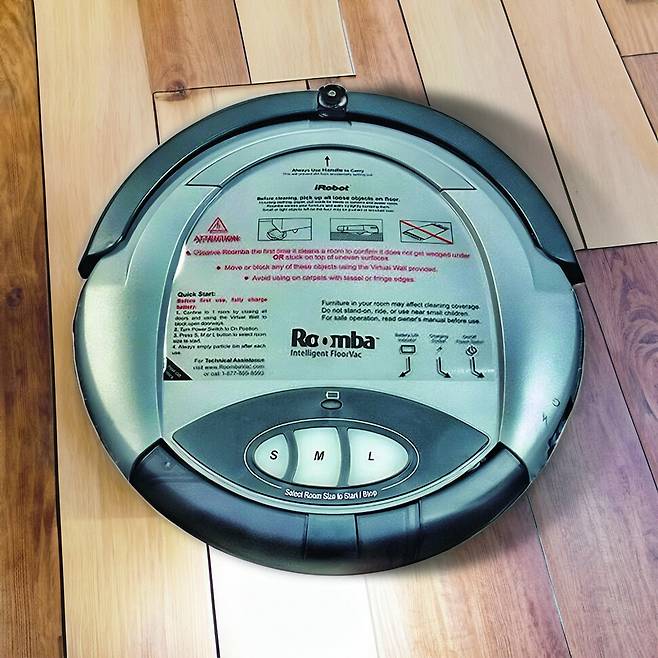 미국 아이로봇이 2002년에 처음 출시해 선풍적 인기를 모은 로봇청소기 룸바. 한겨레 자료사진