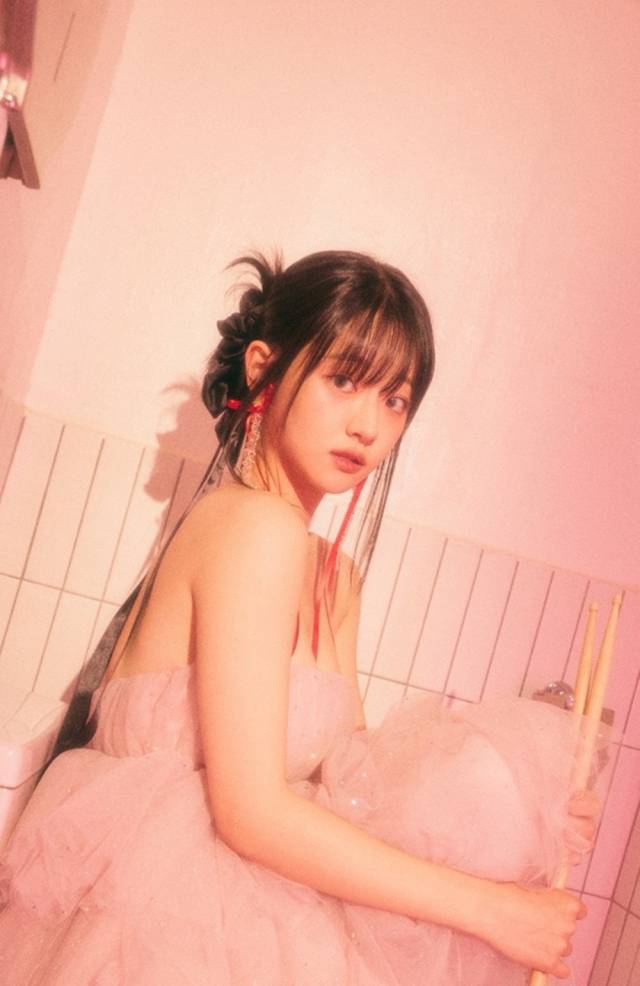 QWER 싱글 1집 '디스코드' 쵸단 티저 / 사진=타마고 프로덕션