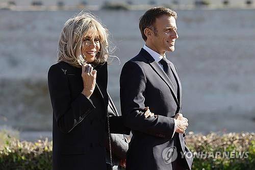 에마뉘엘 마크롱 프랑스 대통령 부부[사진출처=AP 연합뉴스]