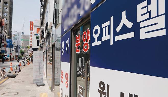 정부는 전세사기 대책을 내놨지만 여전히 높은 전세가율의 계약이 이뤄지고 있다.[사진=뉴시스]