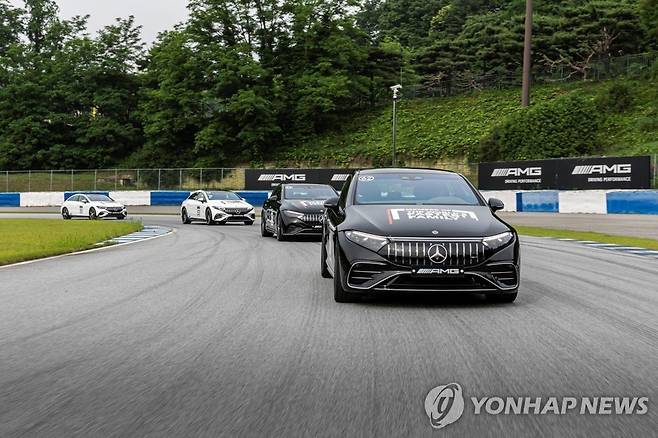 트랙 주행하는 AMG 전동화 모델 [메르세데스-벤츠 코리아 제공. 재판매 및 DB금지]