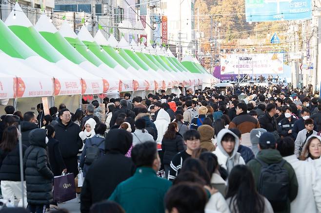 구미라면축제 라면테마광장 구미시 제공