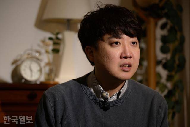 이준석 전 국민의힘 대표가 19일 서울 모처에서 본보와 인터뷰를 하고 있다. 하상윤 기자