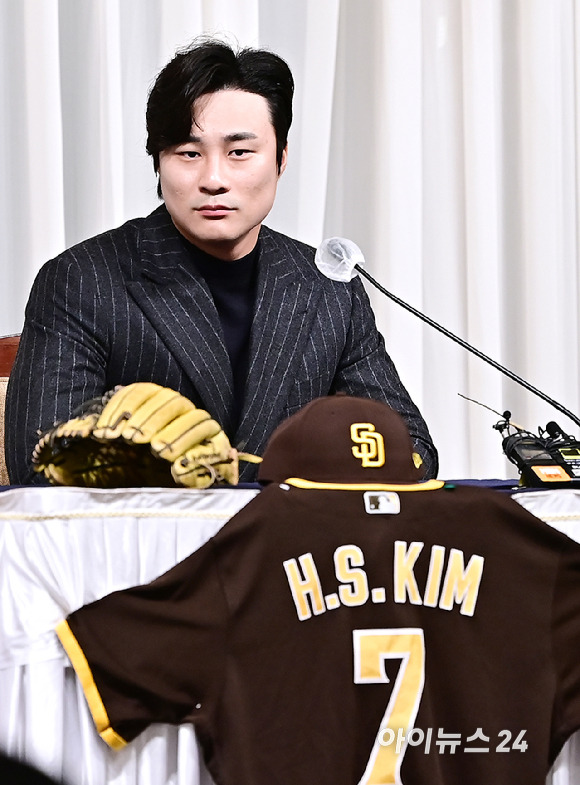 메이저리그(MLB) 샌디에이고 파드리스 파드리스 김하성이 20일 오전 서울 강남구 리베라 호텔에서 열린 골든글러브 수상 공식 기자회견에서 질문에 답변하고 있다. [사진=곽영래 기자]