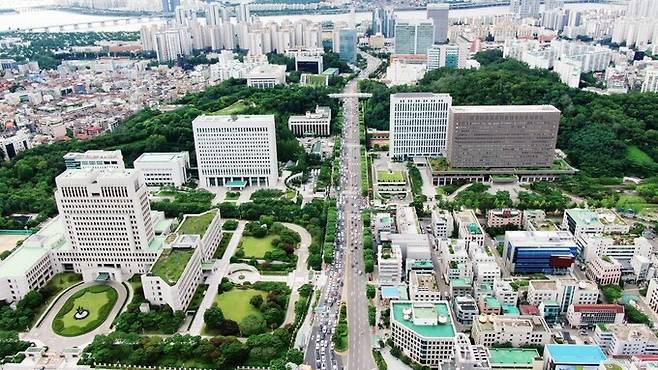 서울 서초구가 서초동 법조단지를 ‘아시아태평양지역 사법정의 허브’로 조성하기 위한 학술대회를 개최한다. 사진은 서초동 법조단지 전경. 서초구 제공