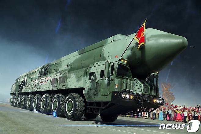 (평양 노동신문=뉴스1) = 북한 대륙간탄도미사일(ICBM) '화성-18형'. [국내에서만 사용가능. 재배포 금지. DB 금지. For Use Only in the Republic of Korea. Redistribution Prohibited] rodongphoto@news1.kr