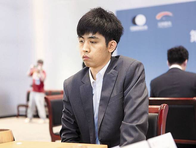 글로비스배 2연패 등 맹활약 중인 중국 차세대 에이스 왕싱하오. 정상을 지키려는 한국 바둑에 가장 큰 장애물이 될 인물로 지목된다. /한국기원