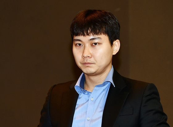 박정환 9단이 21일 열린 2023 삼성화재배 8강전에서 중국 롄샤오 9단을 꺾고 4강에 선착했다. 사진 한국기원