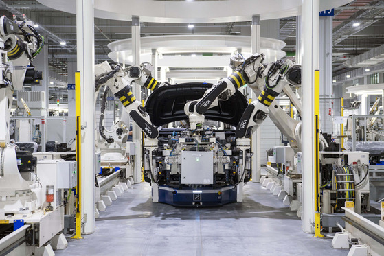 Robots carry and assemble cars at the Hmgics. [HYUNDAI MOTOR]