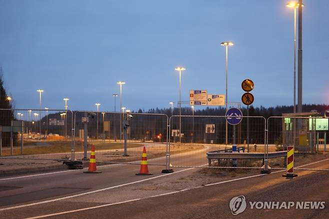 폐쇄된 핀란드-러시아 국경 검문소 [AP=연합뉴스 자료사진. 재판매 및 DB 금지]