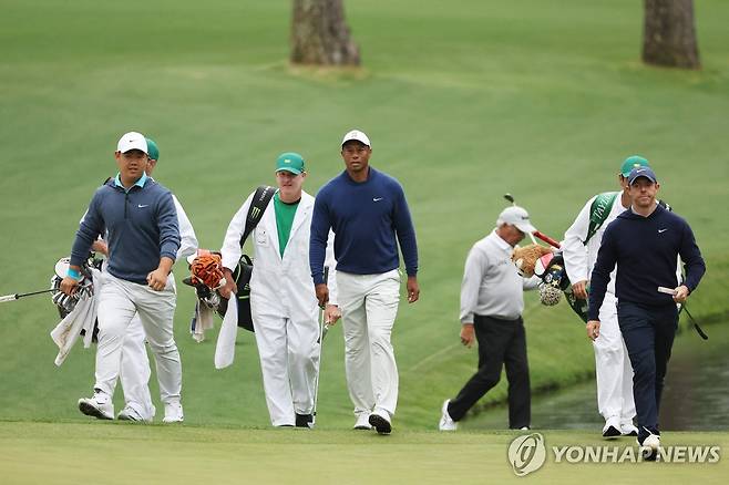 타이거 우즈와 로리 매킬로이 [게티이미지/AFP=연합뉴스. 자료 사진]