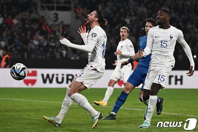 프랑스 축구대표팀의 라비오(왼쪽). ⓒ AFP=뉴스1