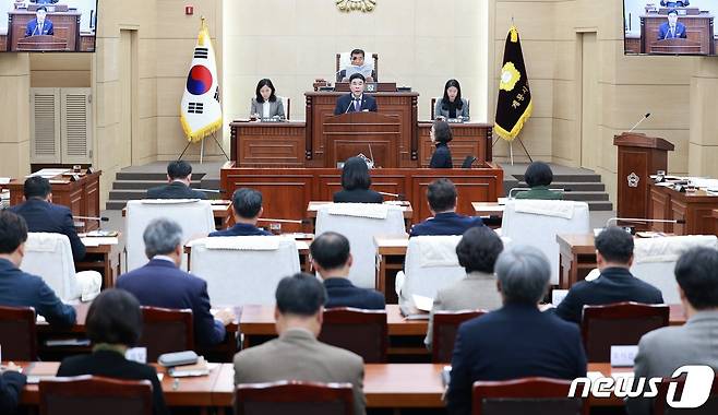 이응우 계룡시장이 ‘제170회 계룡시의회 정례회’에서 시정연설을 하고 있다. (계룡시 제공) /뉴스1