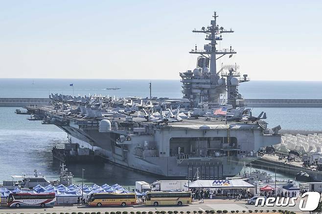 미국 해군의 원자력추진 항공모함 '칼 빈슨'(CVN-70).(해군 제공) 2023.11.21/뉴스1