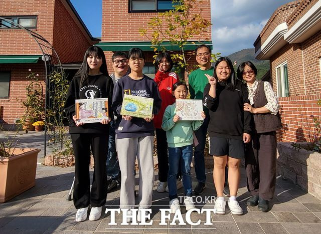 고창군에서  활동하는 독서 동아리 ‘글마루 산책’이 고창의 마을 이야기를 주제로 그림책을 발간했다./고창군