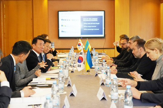 국토교통부과 한국철도공사, 국가철도공단 등 대한민국 대표 철도기관은 지난 20-22일 우크라이나 수도 키이우를 찾아 철도 재건사업을 본격화하기로 했다. 사진=한국철도공사 제공