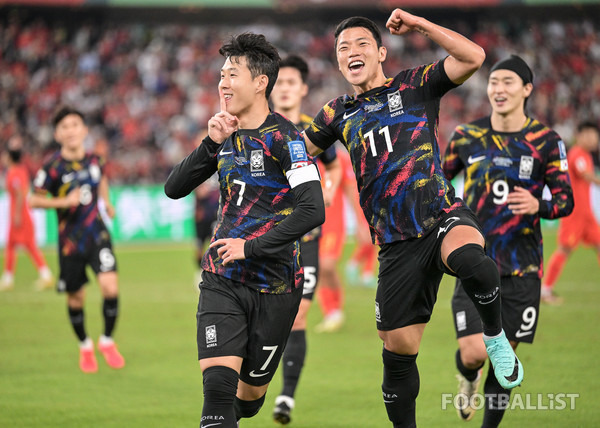 손흥민(왼쪽), 황희찬(이상 한국 남자 축구 대표팀). 서형권 기자