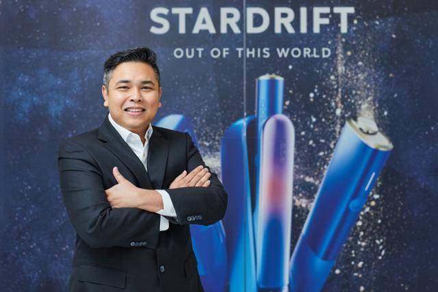 15일 서울 영등포구 한국필립모리스 본사에서 만난 피야티사 위라세나 컨슈머익스피리언스 총괄이 인터뷰에 앞서 포즈를 취하고 있다. 한국필립모리스 제공