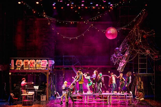 The cast sings "La Vie Boheme" during the latest run of the musical "Rent." (Seensee)