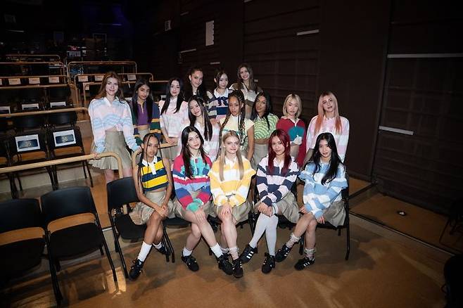 [서울=뉴시스] '더 데뷔 : 드림아카데미' 18인. (사진 = 하이브 제공) 2023.11.23. photo@newsis.com *재판매 및 DB 금지